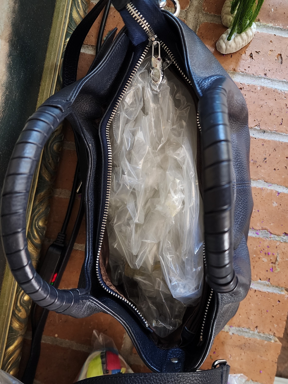 Iswee Navy Pebbled Leather Shoulder Bag - Picture 10 of 17
